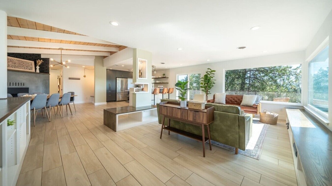 Photo of Livingroom in Redding