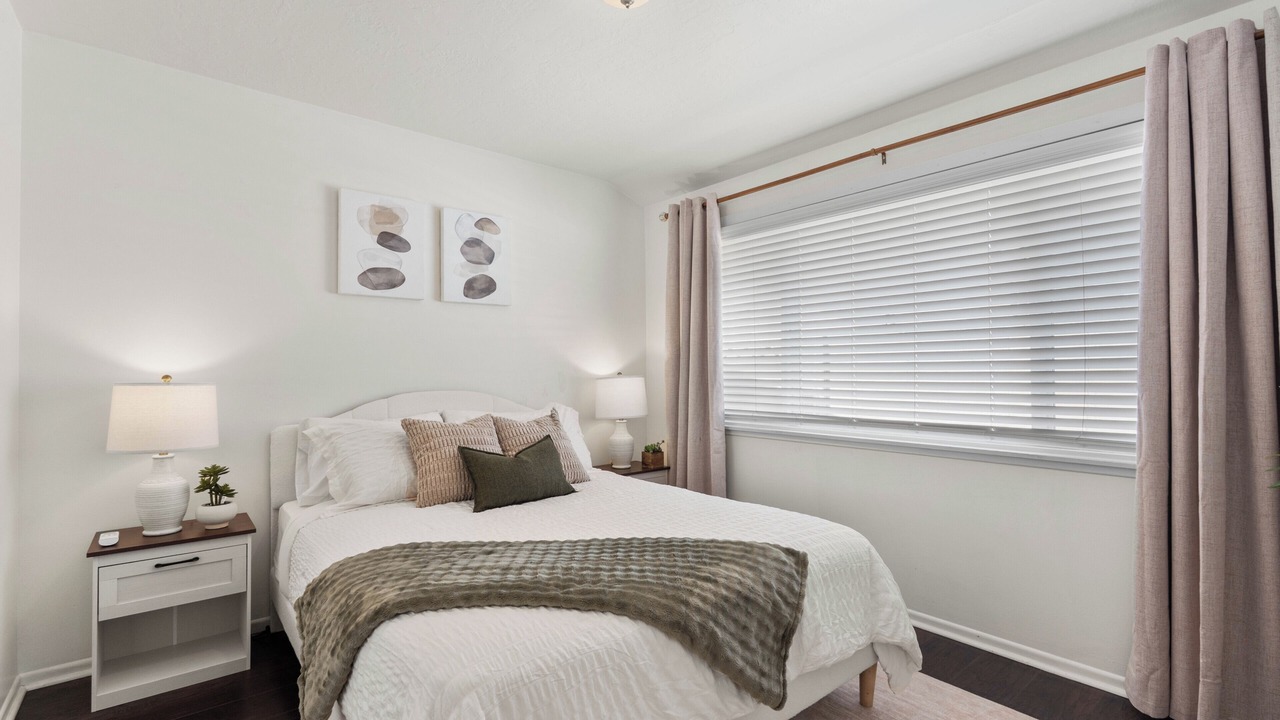 Photo of Bedroom in Midway City