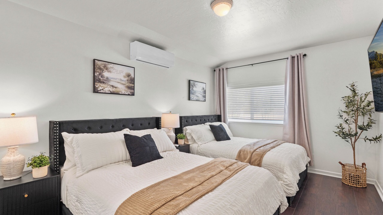 Photo of Bedroom in Midway City