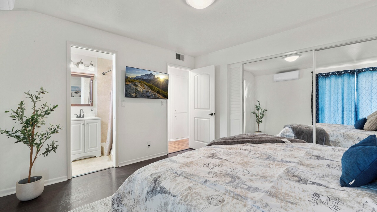 Photo of Bedroom in Midway City