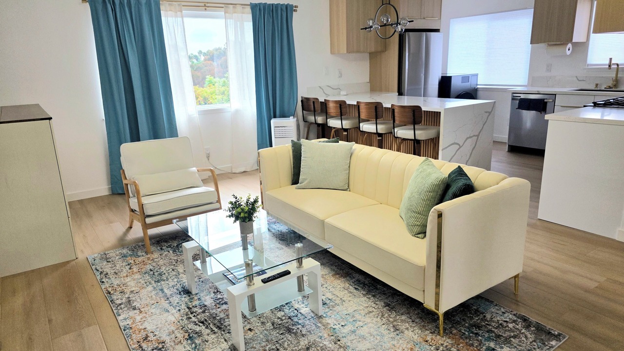 Photo of Livingroom in East Side Capistrano