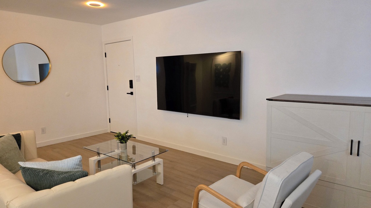 Photo of Livingroom in East Side Capistrano
