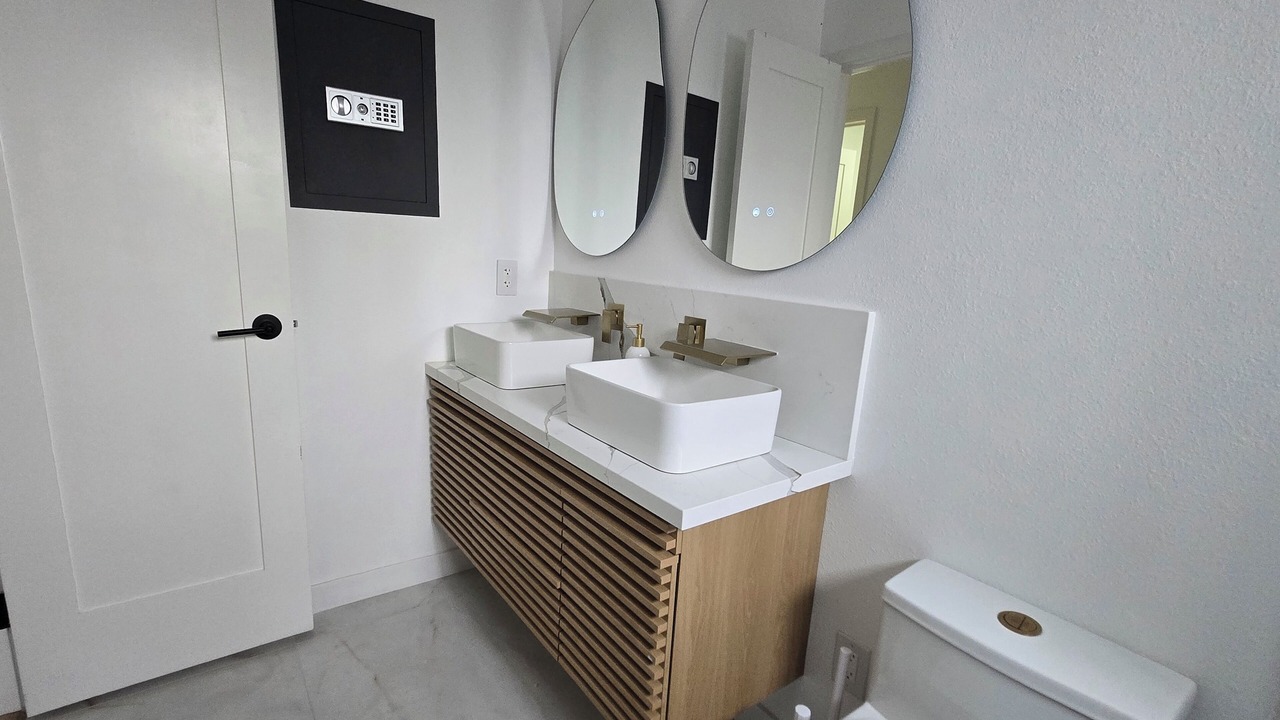 Photo of Bathroom in East Side Capistrano