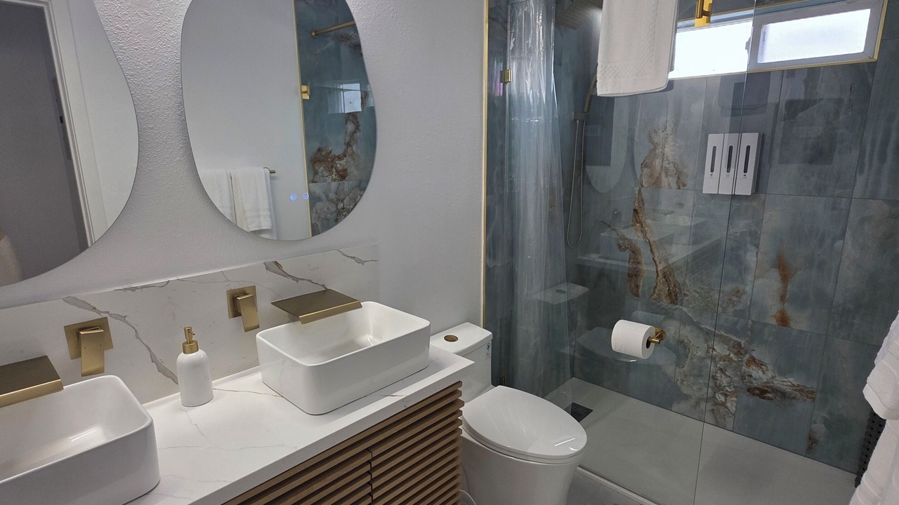 Photo of Bathroom in East Side Capistrano