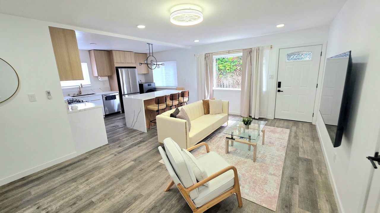 Photo of Livingroom in East Side Capistrano