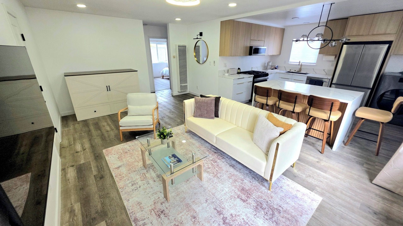 Photo of Livingroom in East Side Capistrano