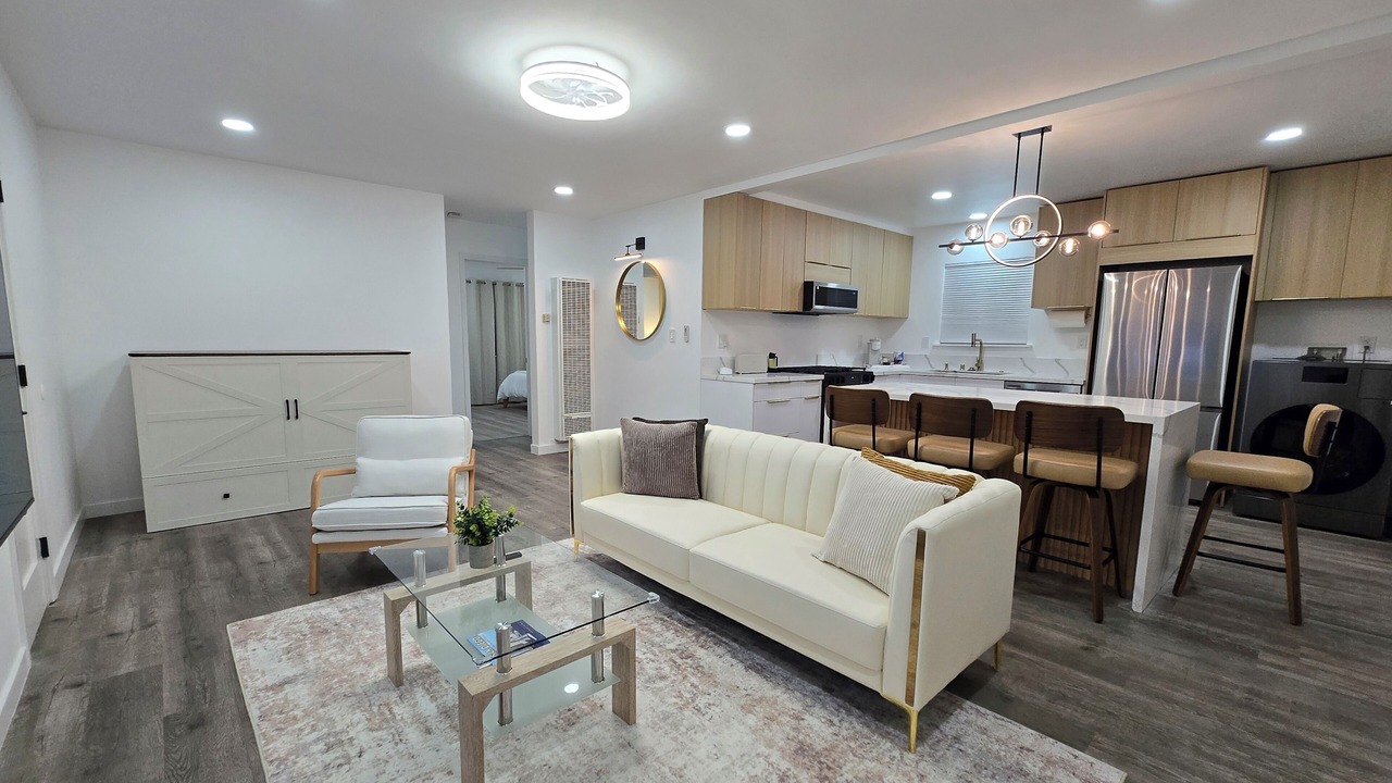 Photo of Livingroom in East Side Capistrano