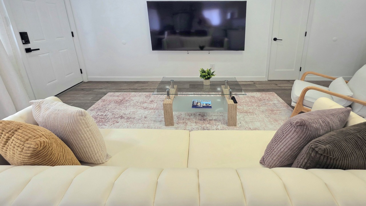 Photo of Livingroom in East Side Capistrano
