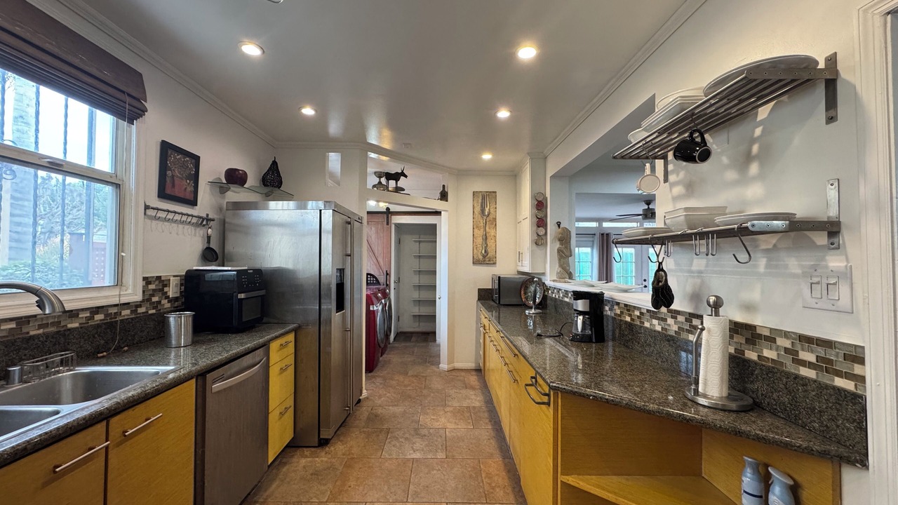 Photo of Kitchen in Mid-Wilshire