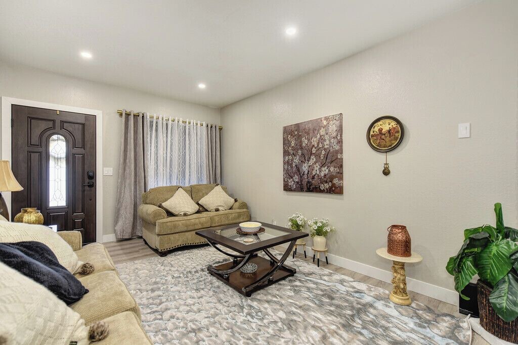 Photo of Livingroom in Sacramento