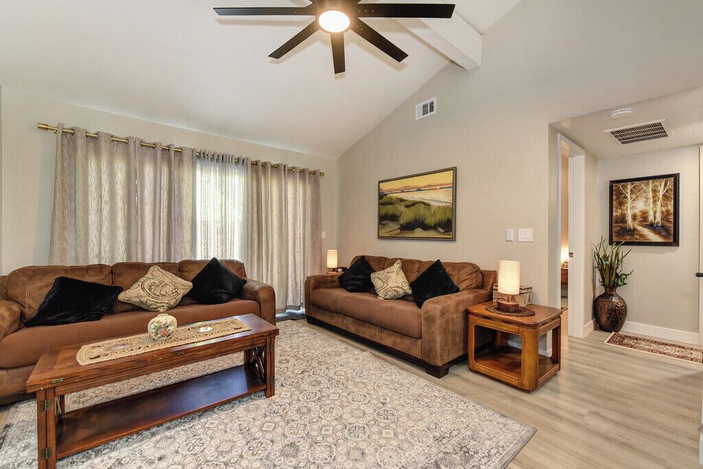 Photo of Livingroom in Sacramento