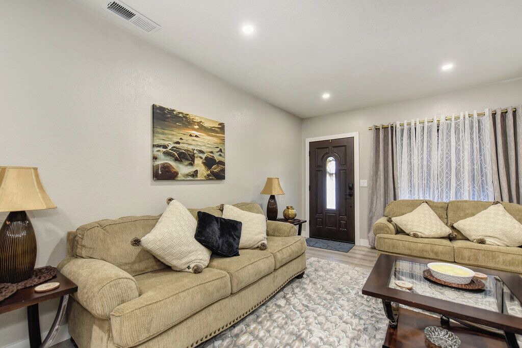 Photo of Livingroom in Sacramento