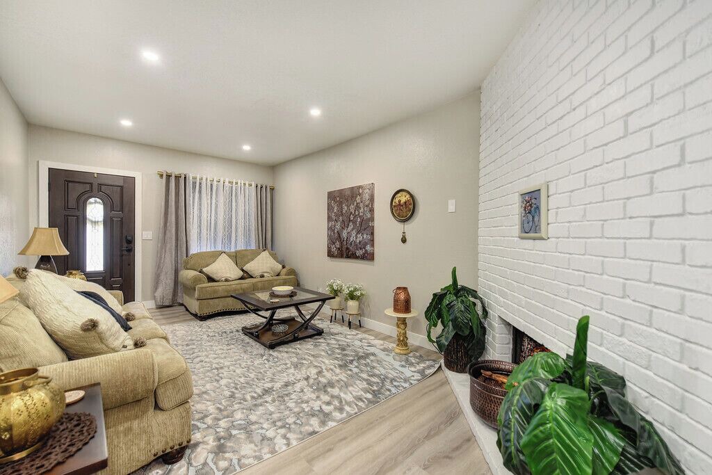 Photo of Livingroom in Sacramento