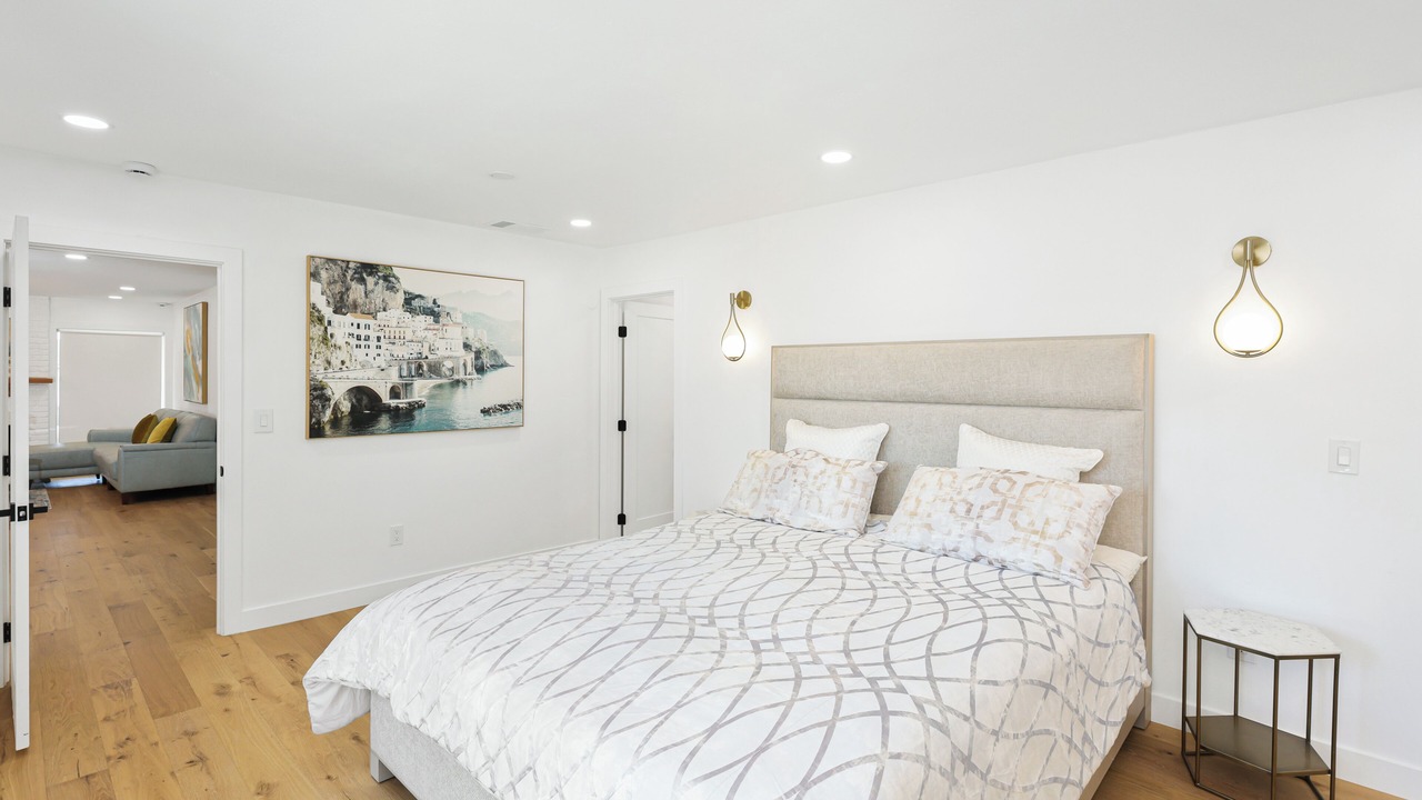 Photo of Bedroom in Midway City