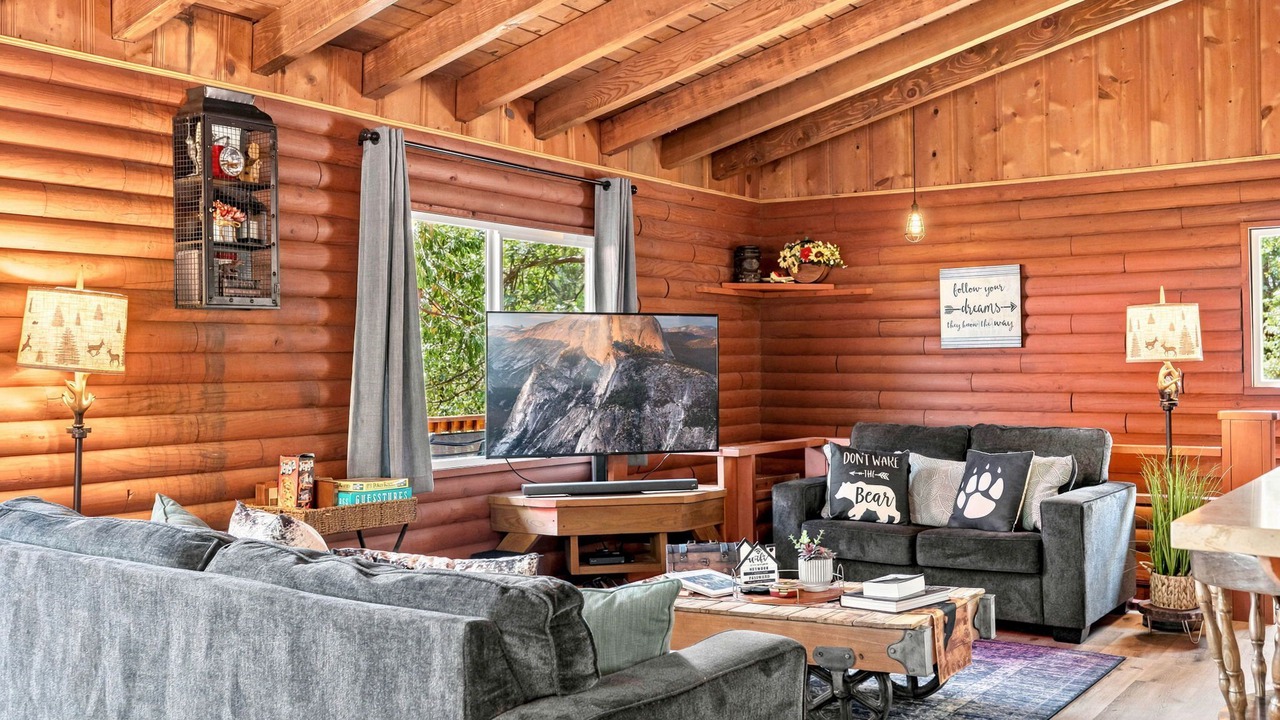 Photo of Livingroom in Phoenix Lake-Cedar Ridge