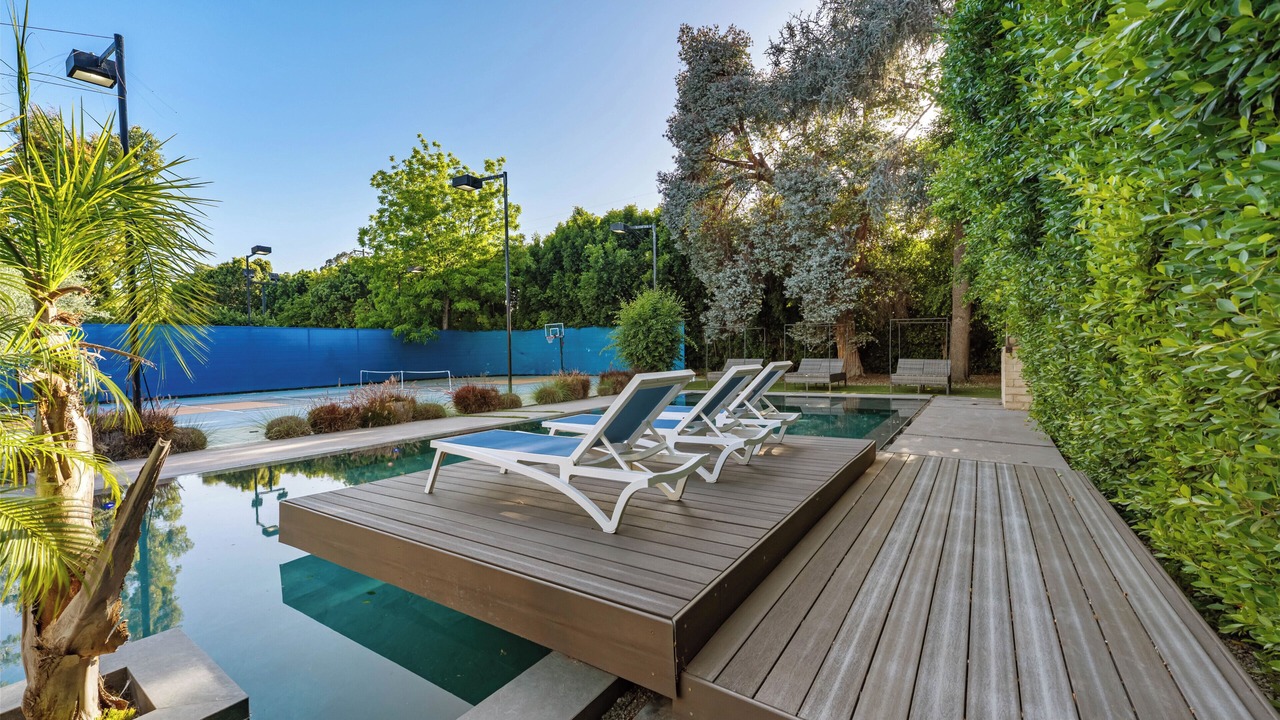 Photo of Outdoor in Encino