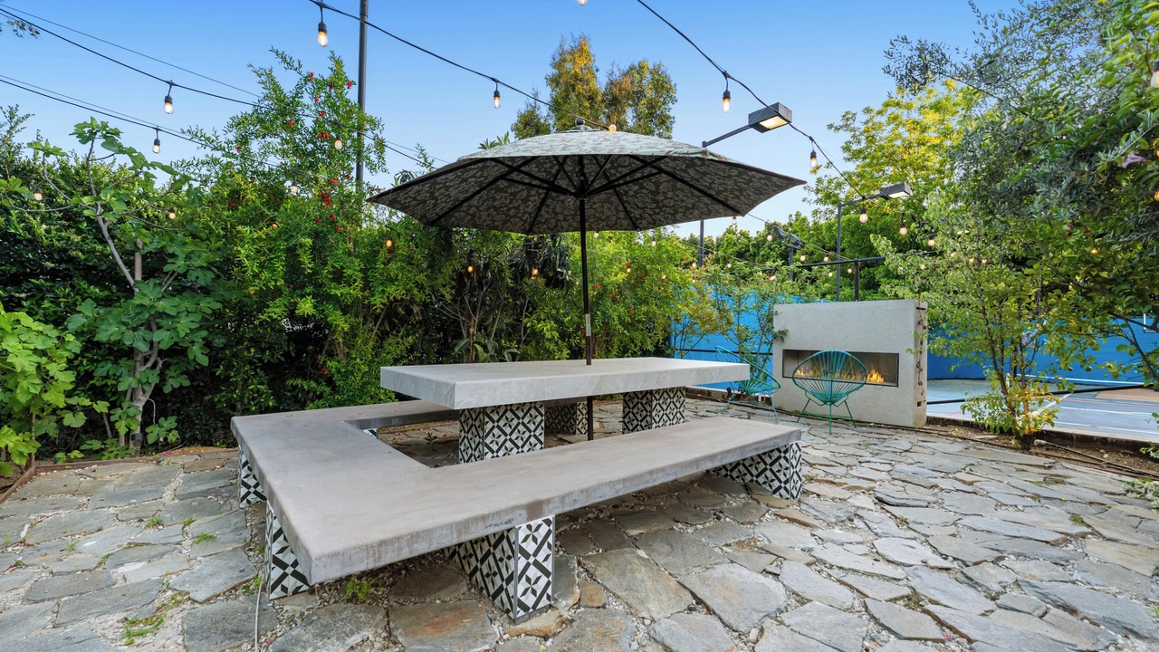Photo of Outdoor in Encino