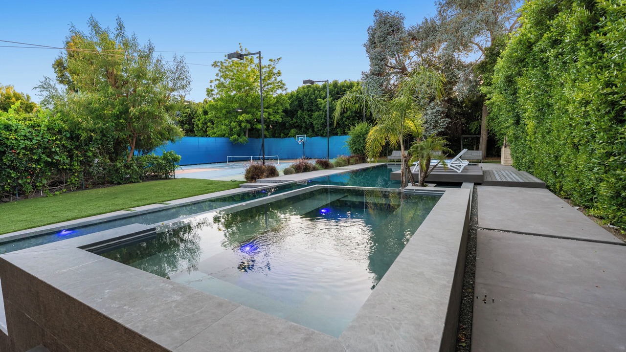 Photo of Outdoor in Encino