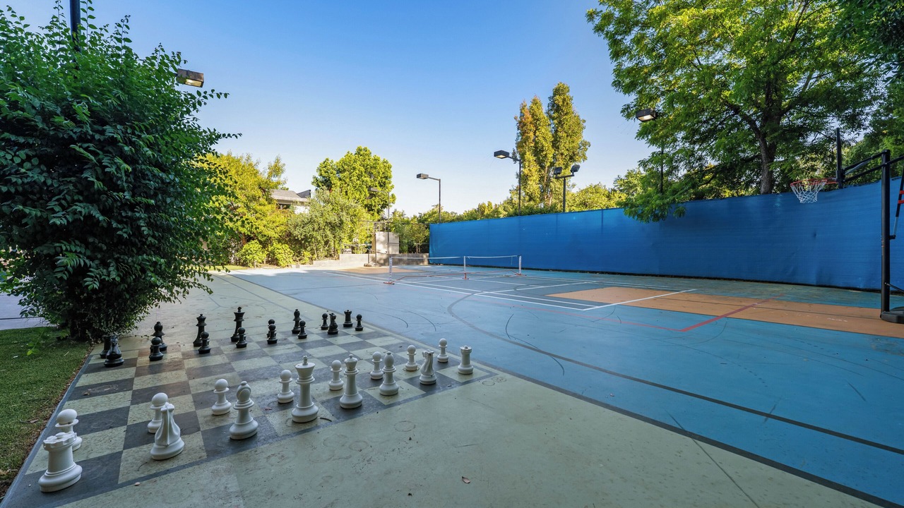 Photo of Others in Encino