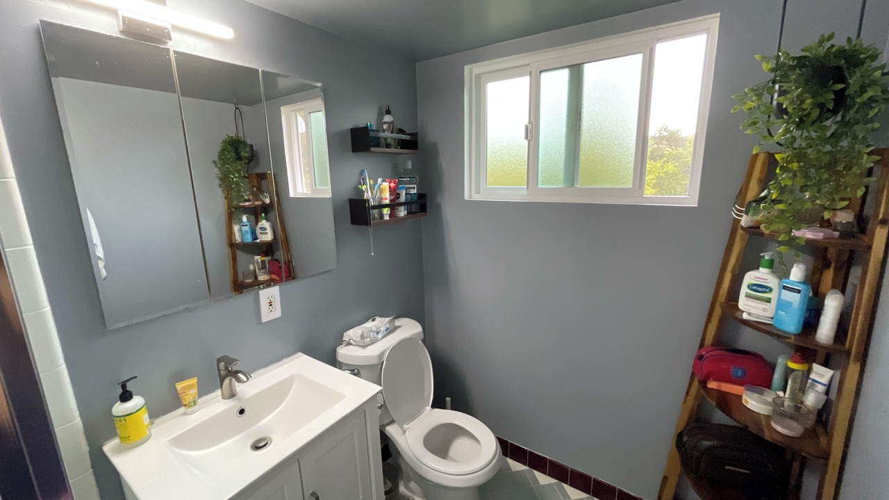 Photo of Bathroom in Monterey Ter