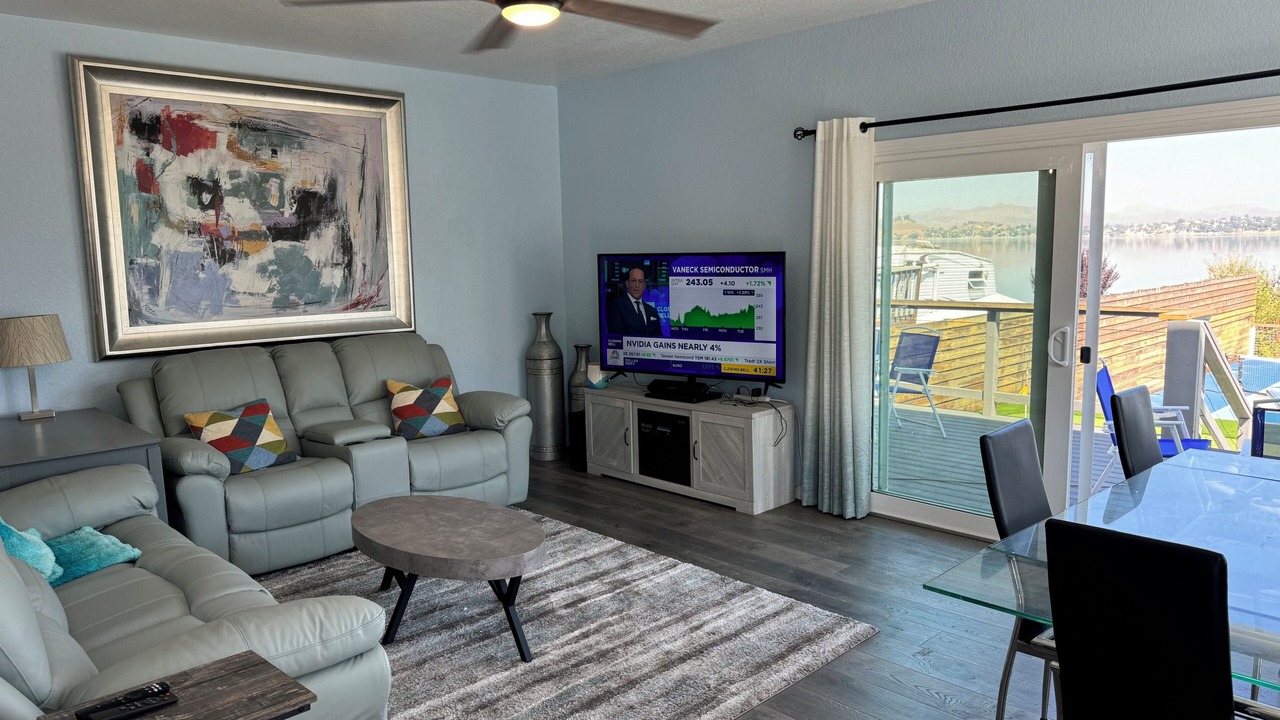 Photo of Livingroom in Lakeland Village