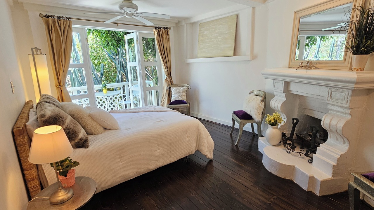 Photo of Bedroom in Beachwood Canyon