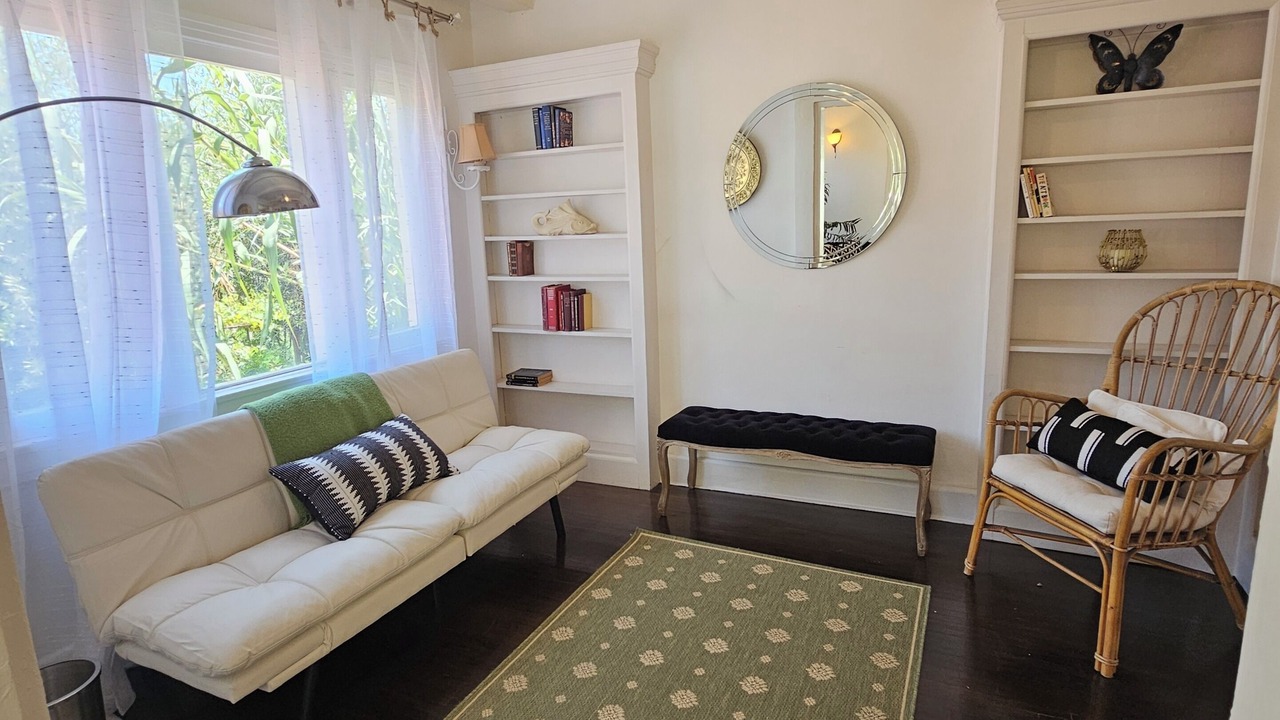 Photo of Livingroom in Beachwood Canyon