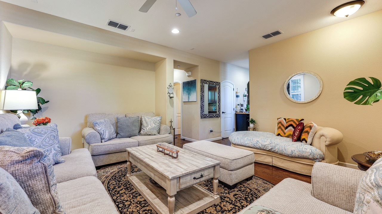 Photo of Livingroom in Tracy