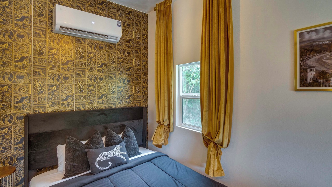Photo of Bedroom in Valley Glen