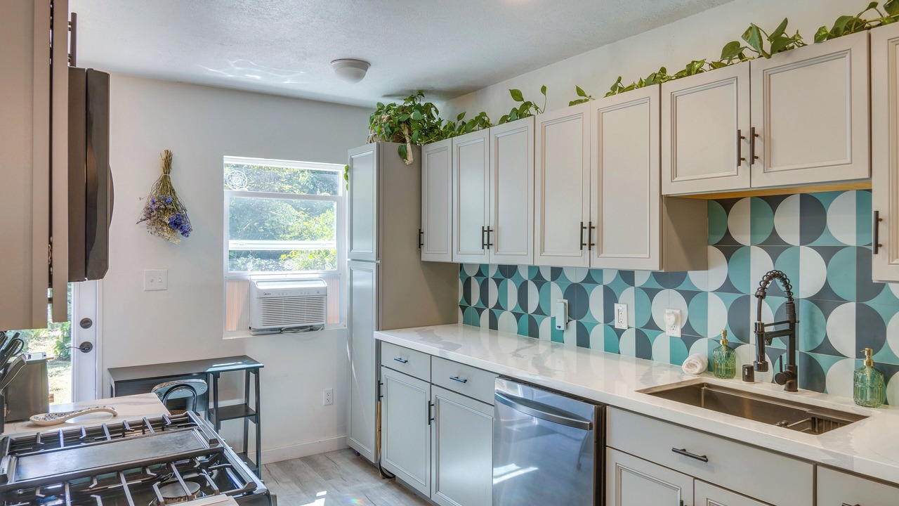 Photo of Kitchen in Valley Glen