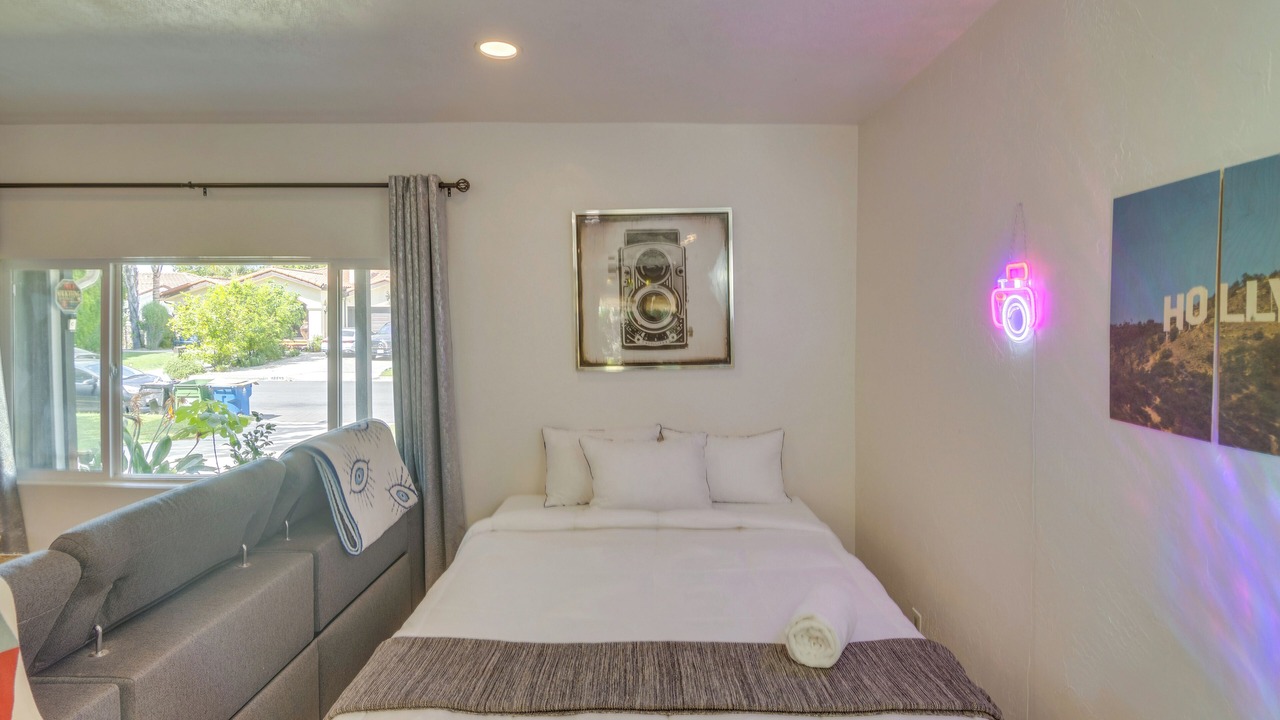 Photo of Bedroom in Valley Glen
