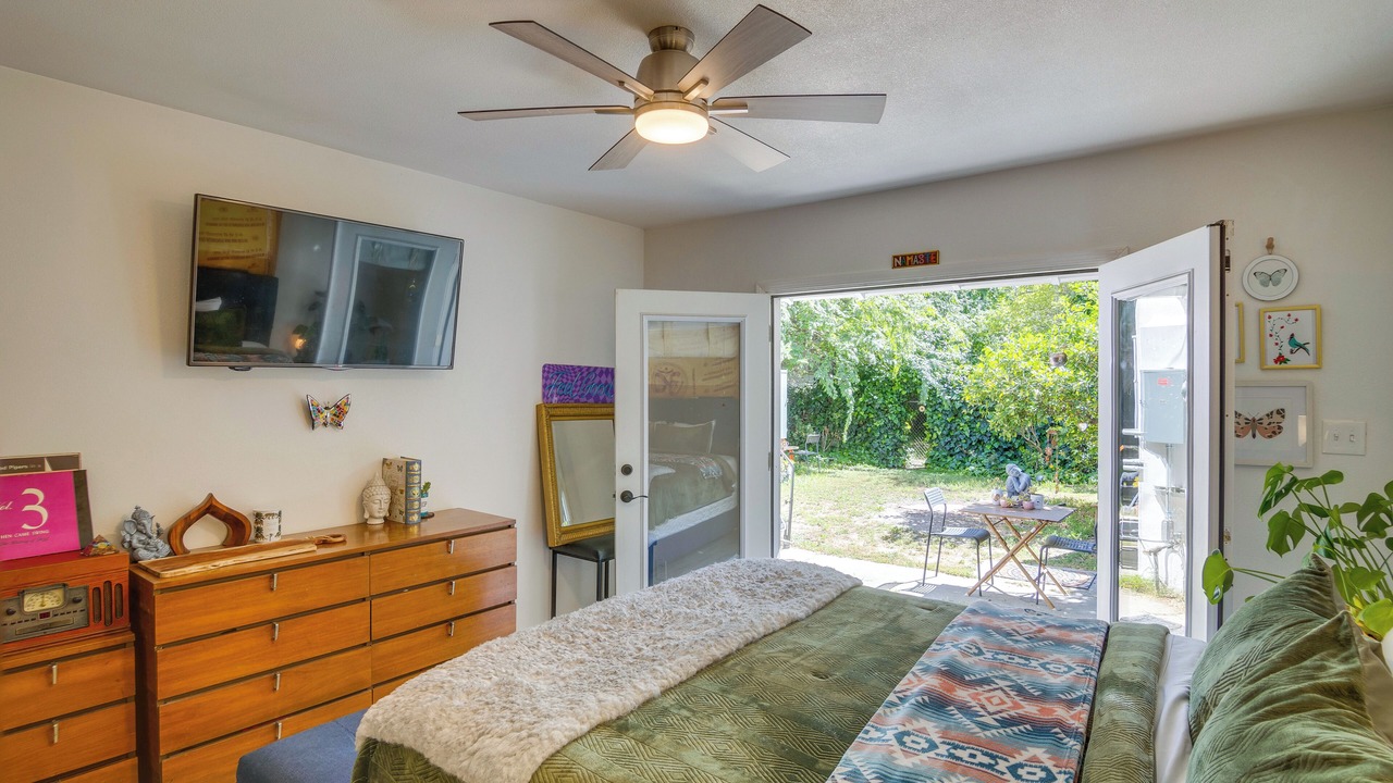 Photo of Bedroom in Valley Glen