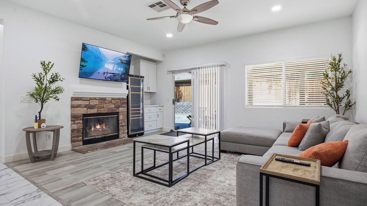 Photo of Livingroom in Victorville