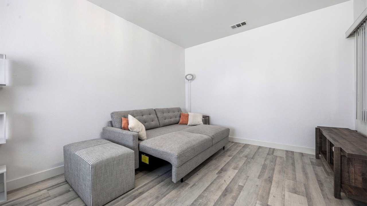 Photo of Livingroom in Victorville