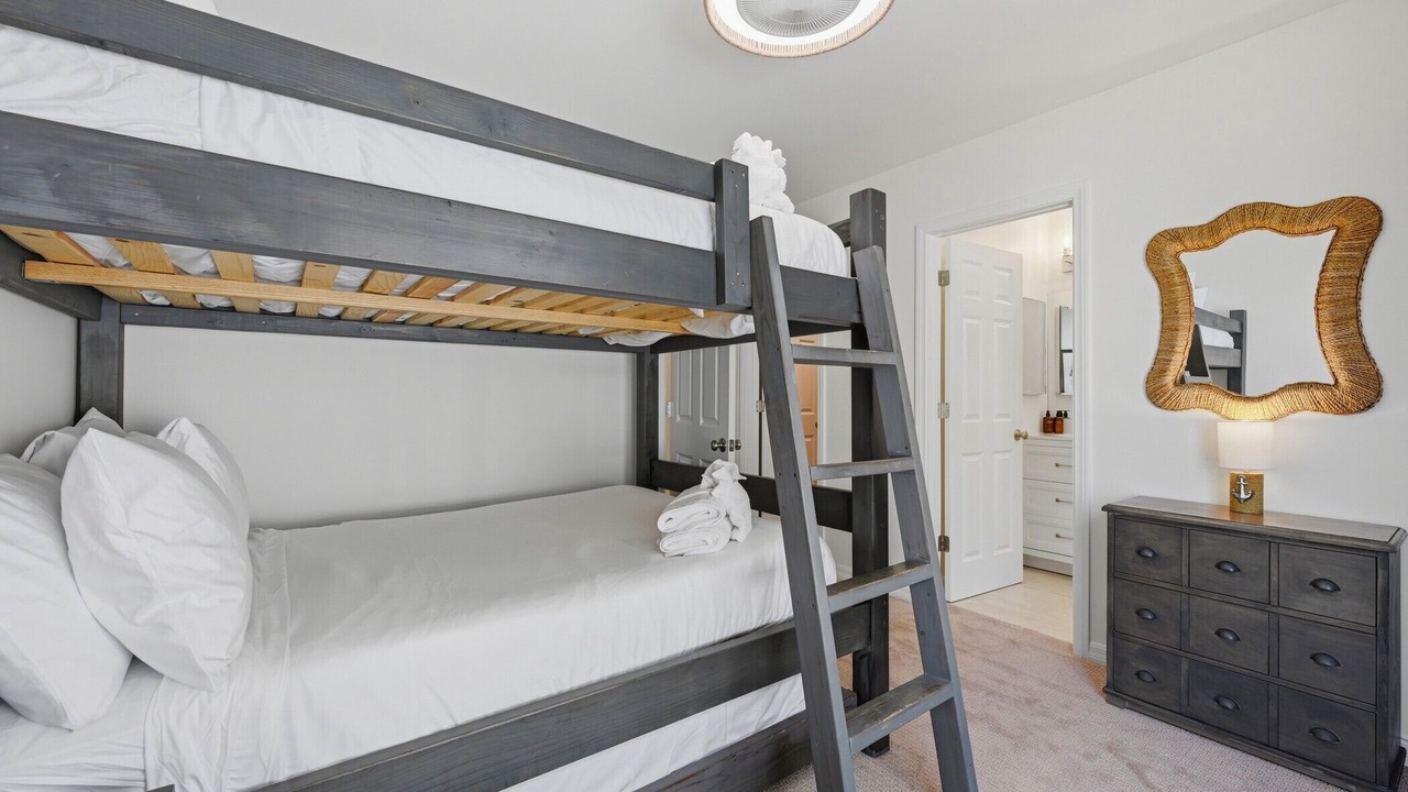 Photo of Bedroom in South Mission Beach