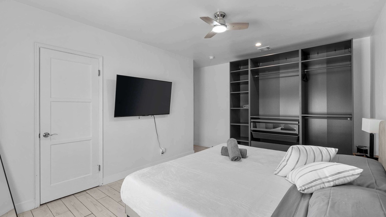 Photo of Bedroom in Pico - Robertson