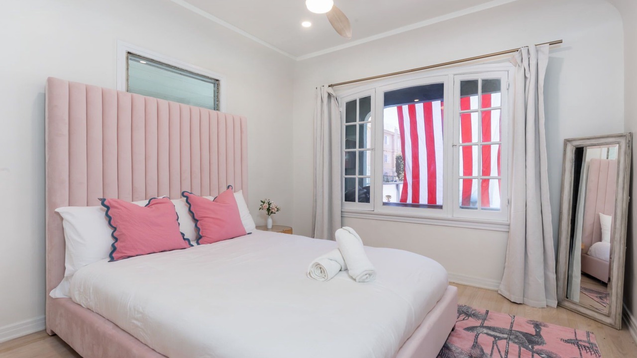 Photo of Bedroom in Pico - Robertson