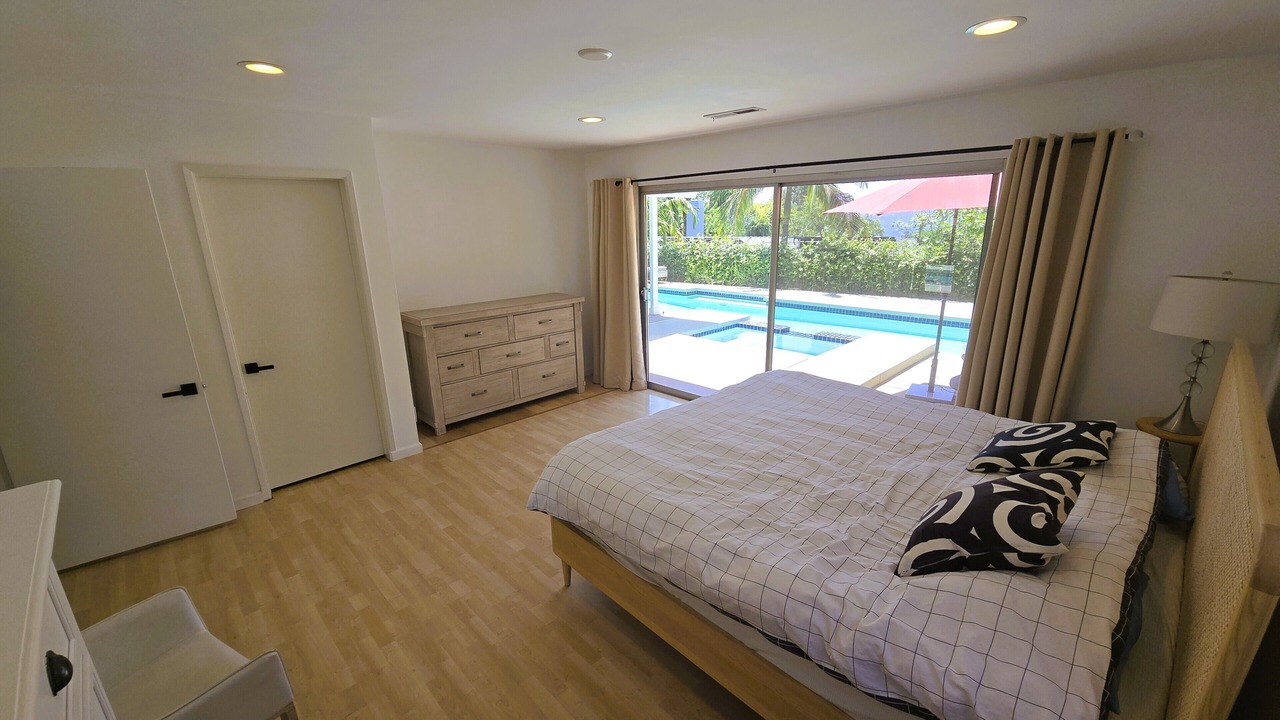 Photo of Bedroom in La Canada Flintridge