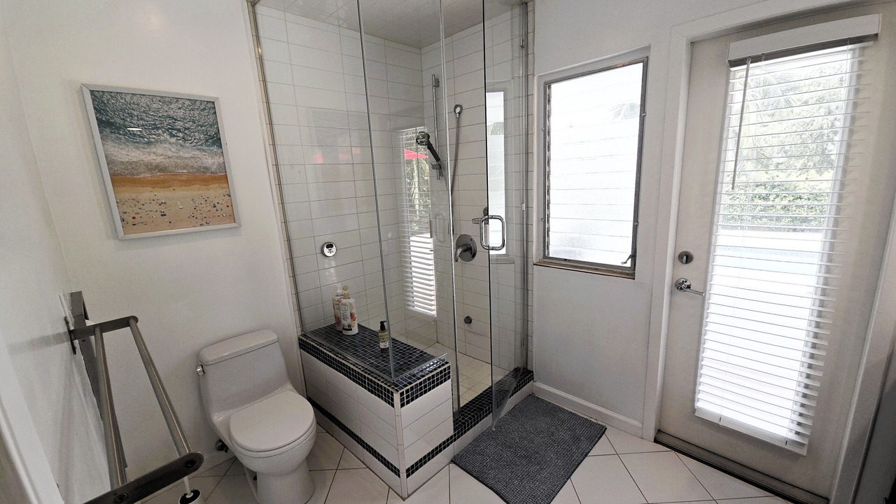 Photo of Bathroom in La Canada Flintridge