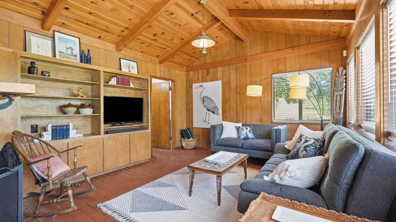 Photo of Livingroom in Apple Hill