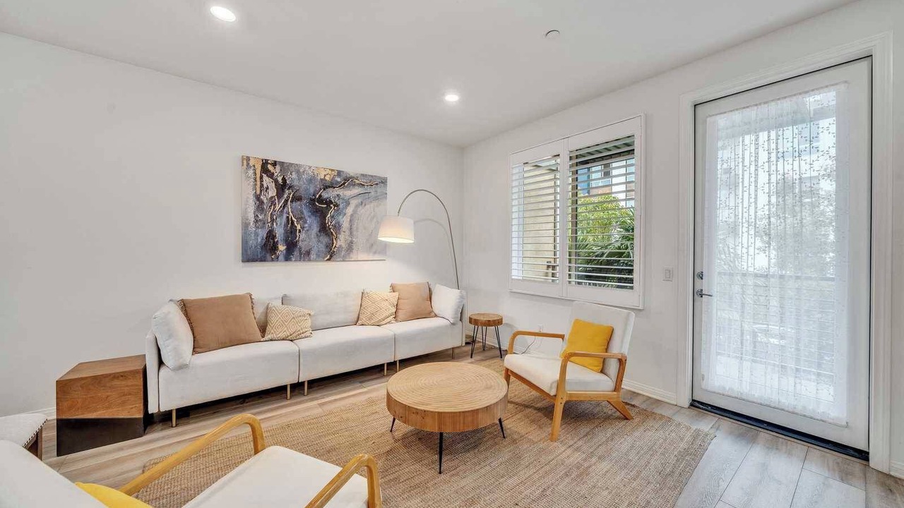 Photo of Livingroom in Irvine Business Complex