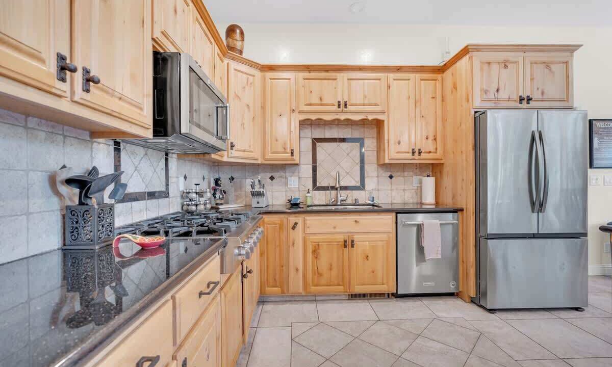 Photo of Kitchen in Shaver Lake