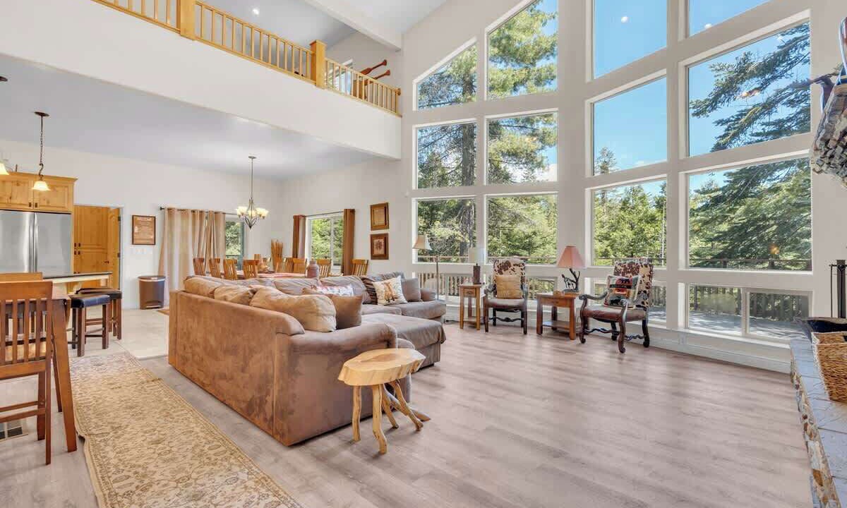 Photo of Livingroom in Shaver Lake
