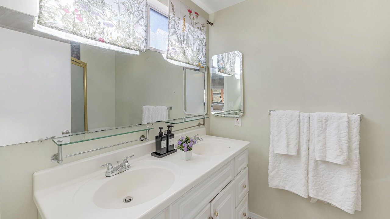 Photo of Bathroom in Tarzana