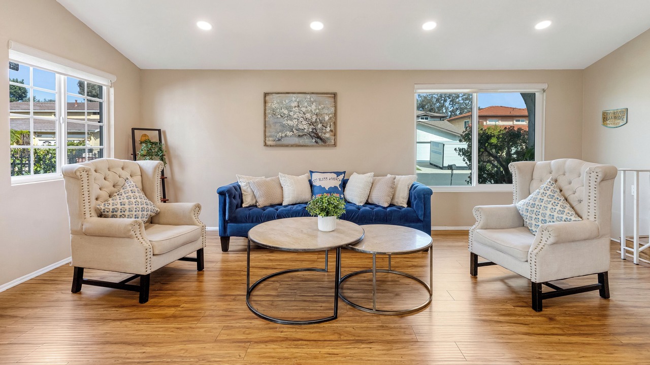 Photo of Livingroom in Tarzana