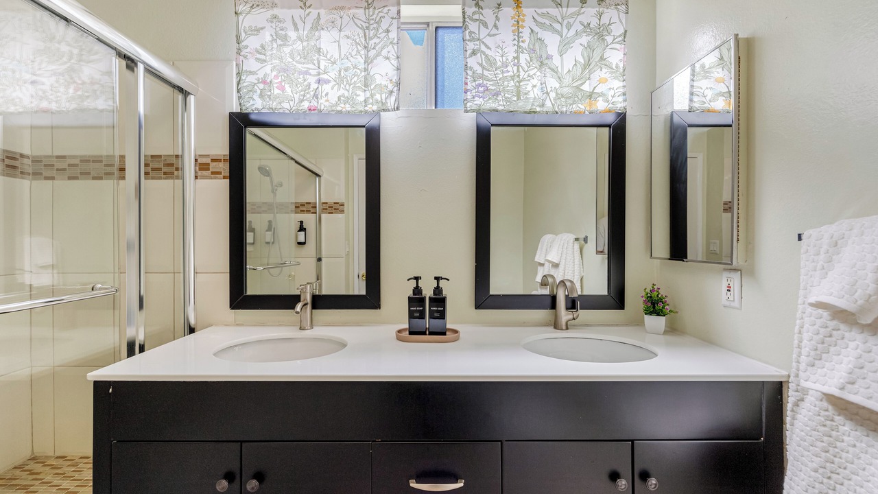 Photo of Bathroom in Tarzana