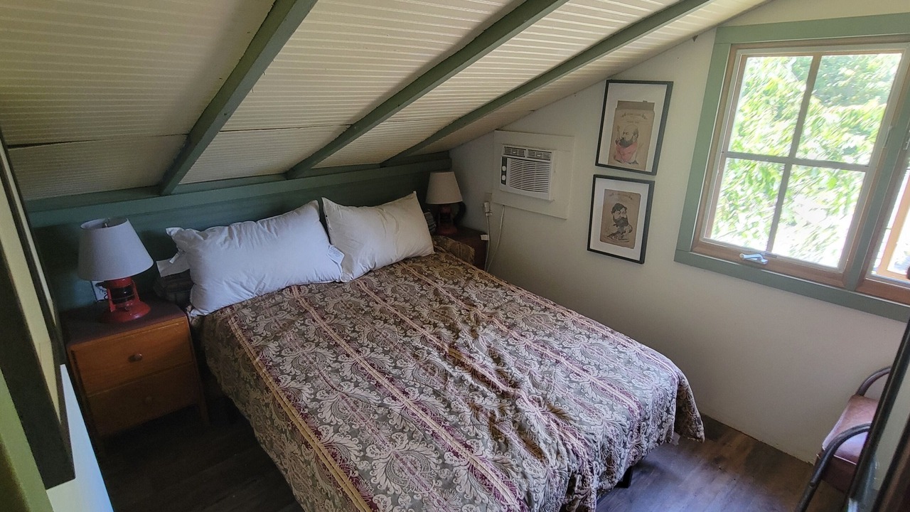 Photo of Bedroom in Lytle Creek