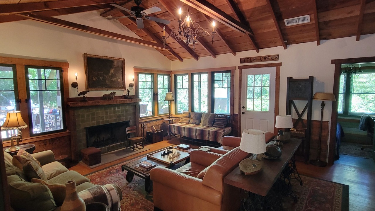 Photo of Livingroom in Lytle Creek