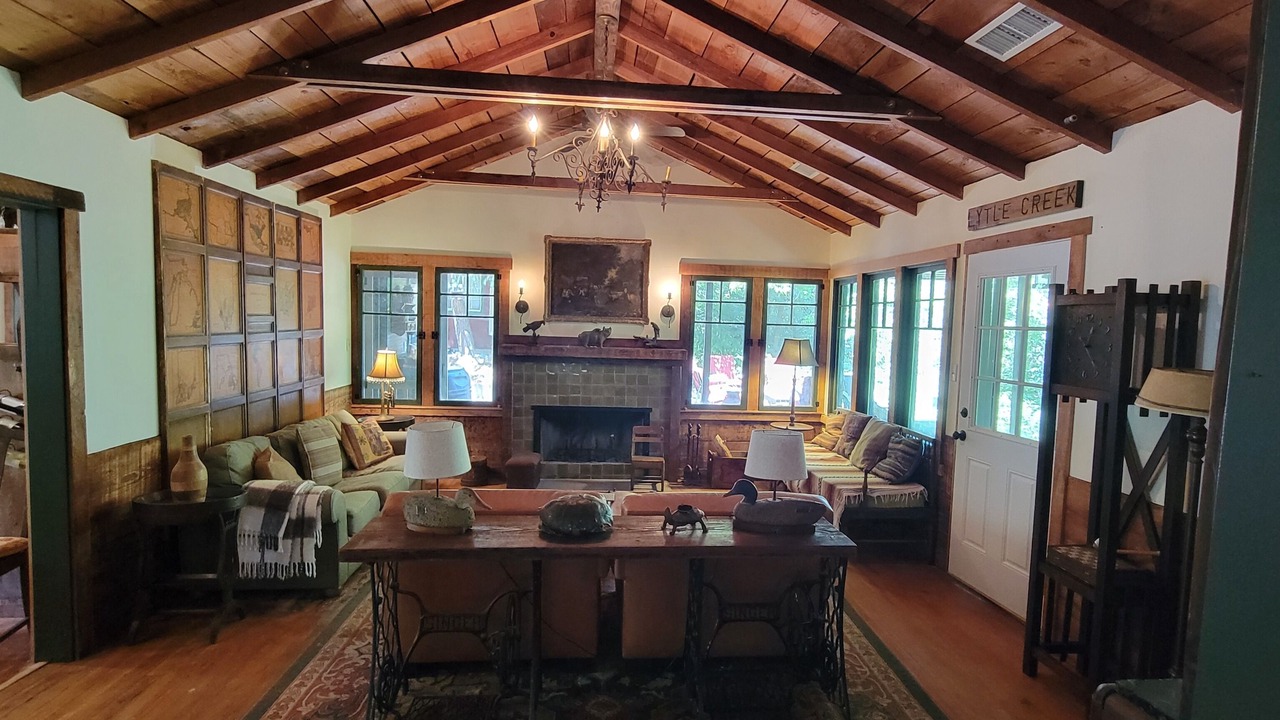Photo of Livingroom in Lytle Creek