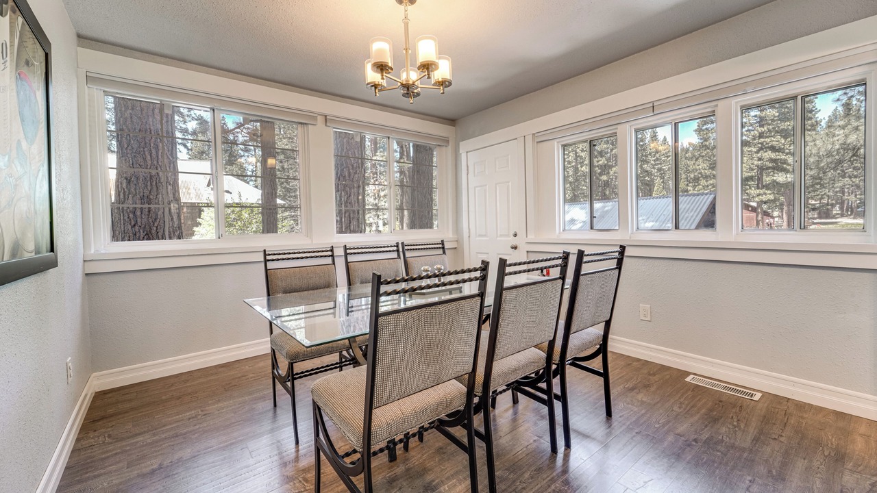 Photo of Livingroom in Calpine
